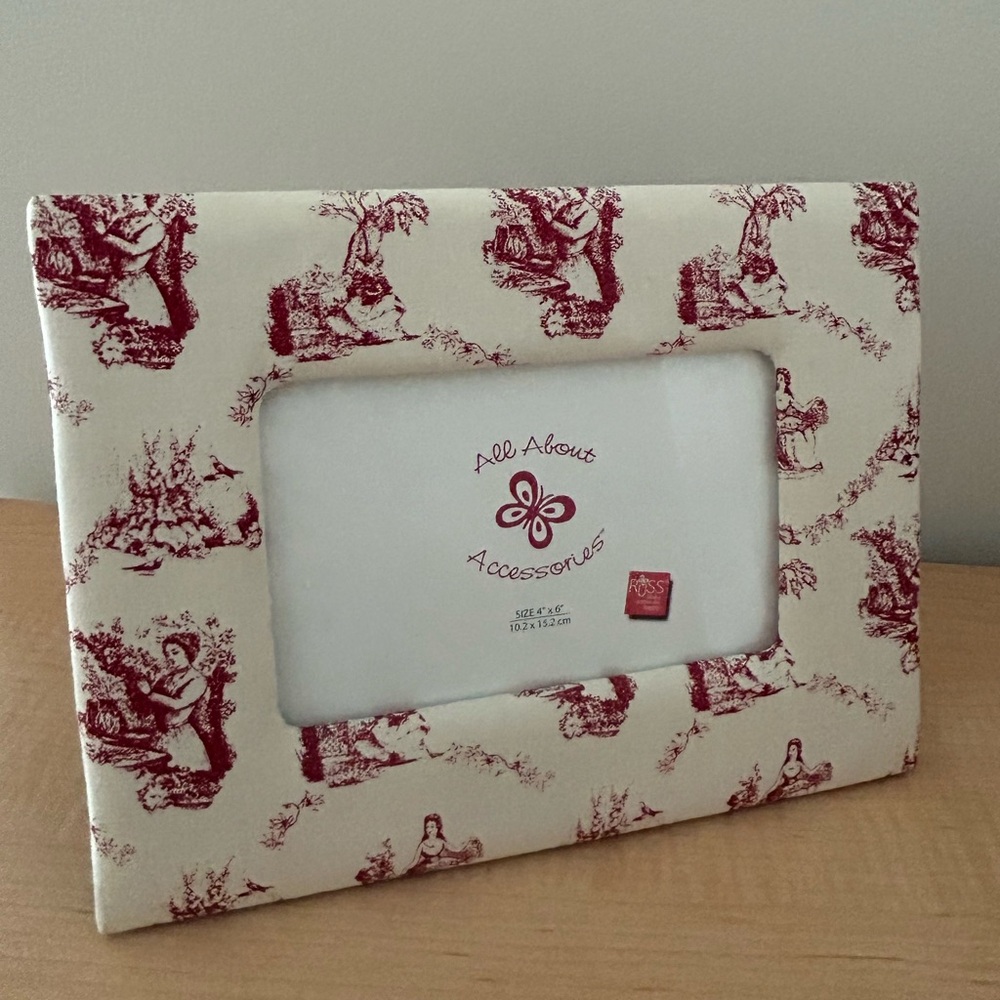 Russ Padded Fabric Photo Frame Cream Red 4” x 6” Photo